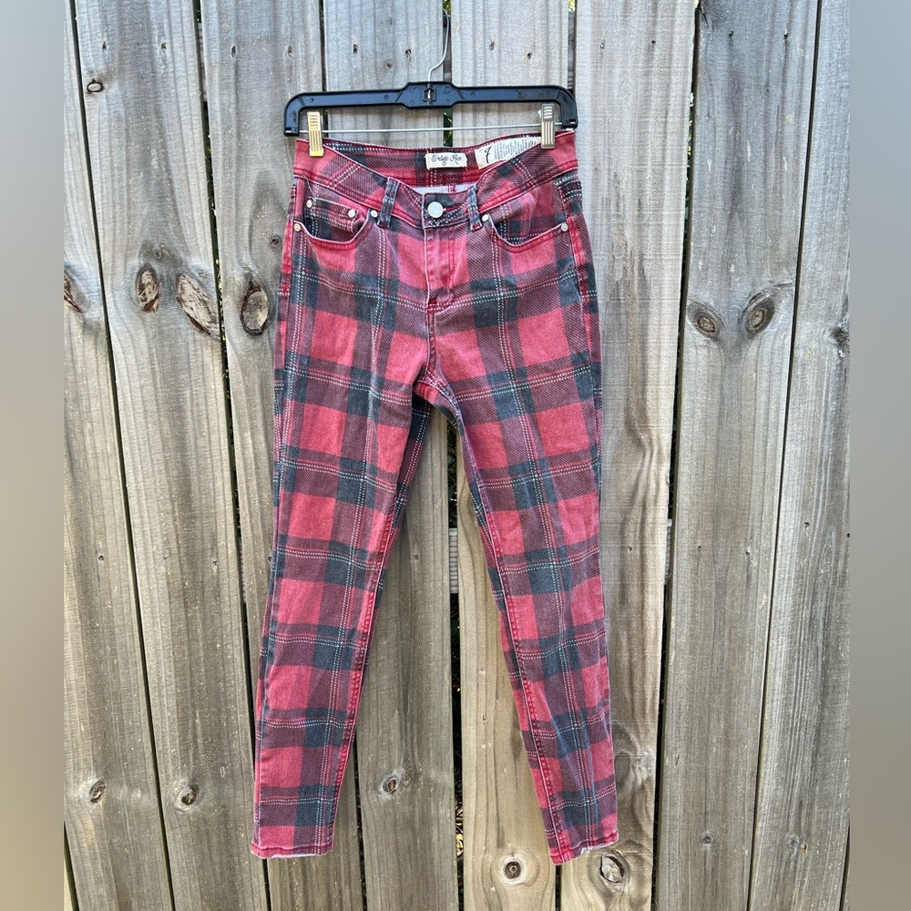 Sized 8 red and black checkered plaid denim skinny jeans